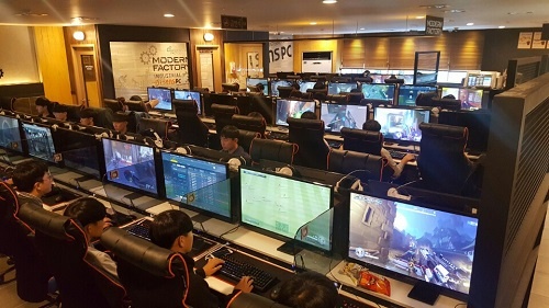 est une ville très dynamique qui reste vivante même la nuit.