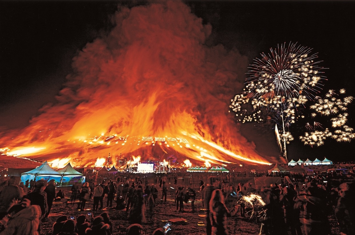 festival du feu à Saebyeol Oreum 제주들불축제